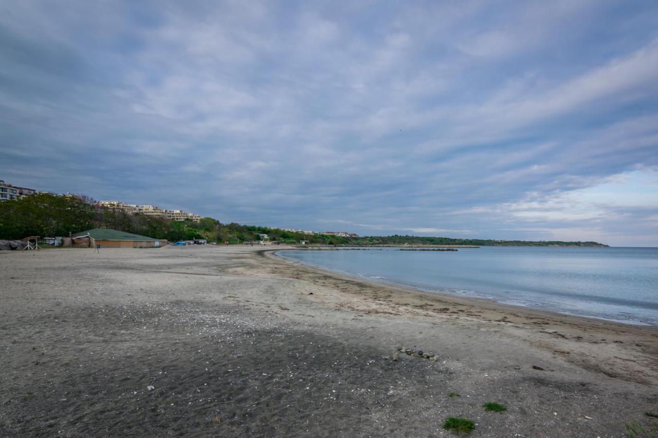 Cozy One-Bedroom Apartment In Night Breeze Burgas City Eksteriør billede